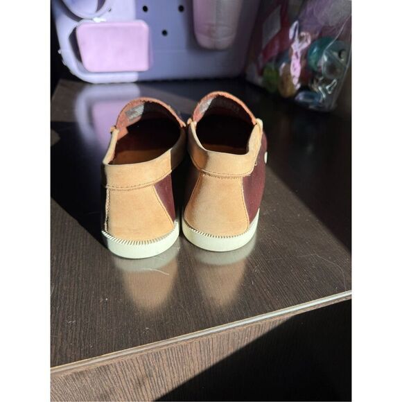 G.H. Bass Weejuns Tan & Brown Mens Sz 9 Loafers EUC